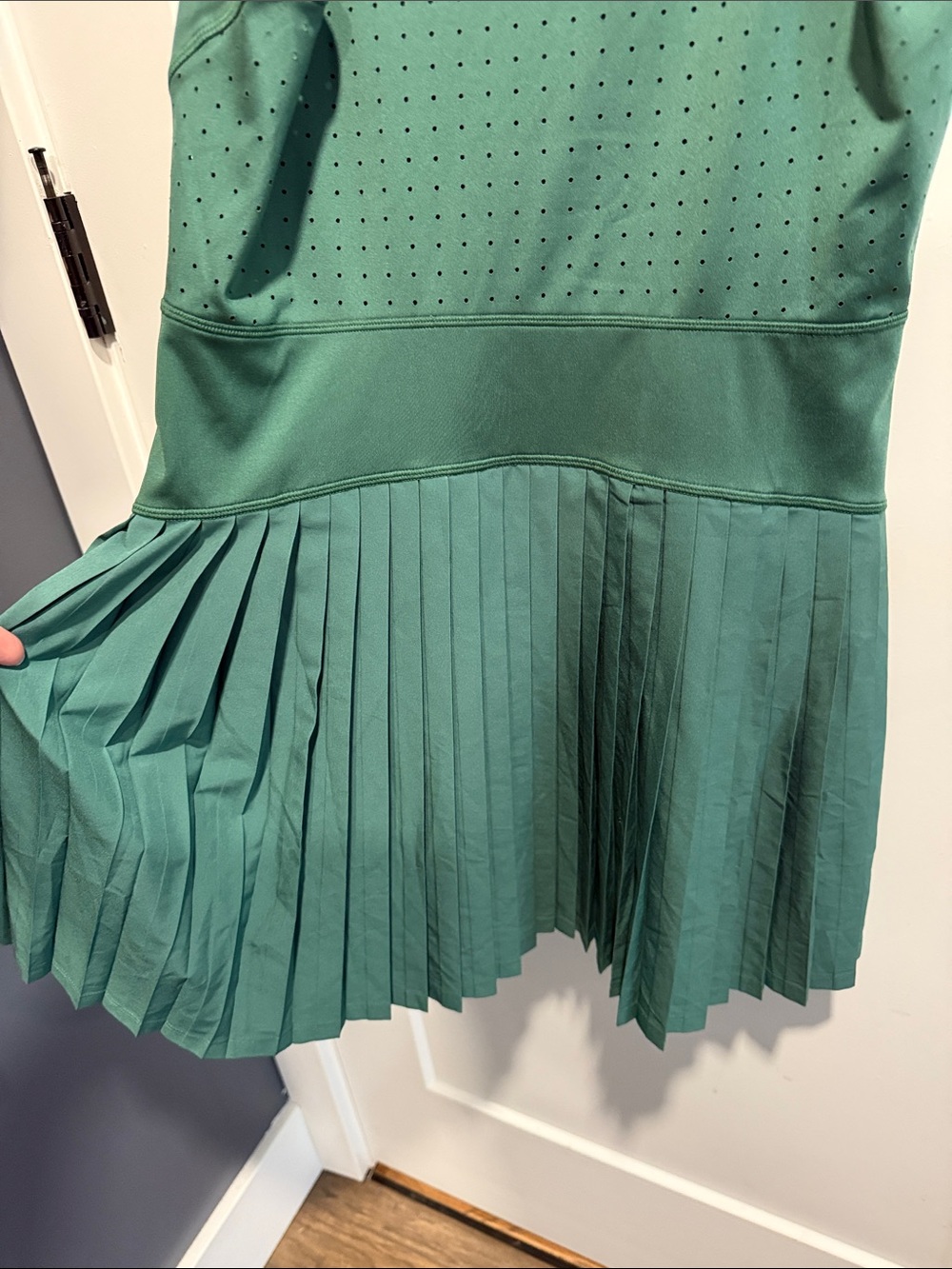 Wilson All Court Tennis Dress Green Pleated Athletic Golf Pickleball NWOT - Picture 8 of 12